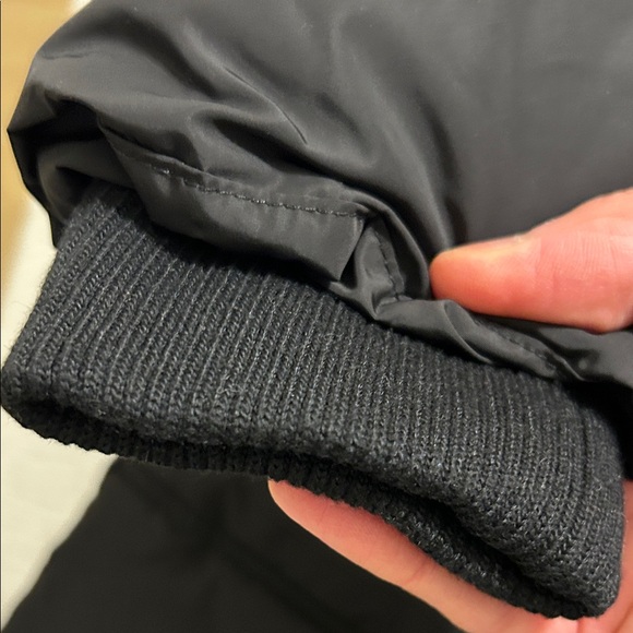 DKNY - Size Medium-Women’s puffer jacket with faux fur hood *NEW WITH TAGS* - Picture 5 of 11